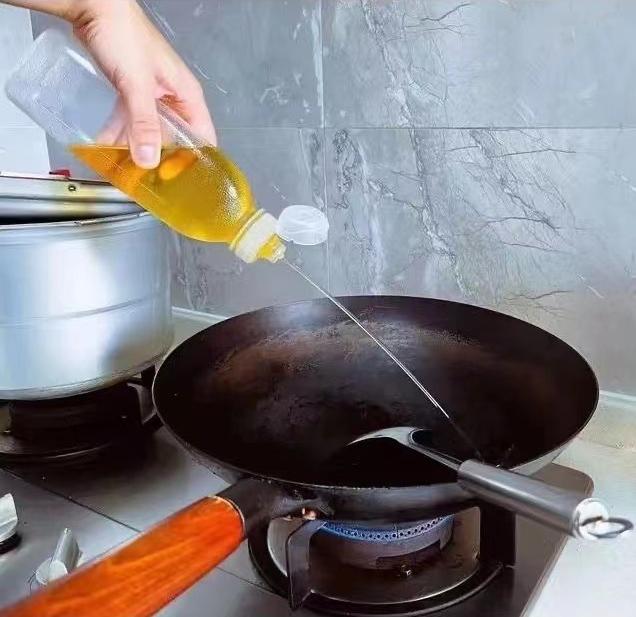 food grade 300ml 500ml PP Soft Plastic Juice Oil Vinegar Condiment honey Ketch Sauce Squeeze Bottle with silicone valve cap