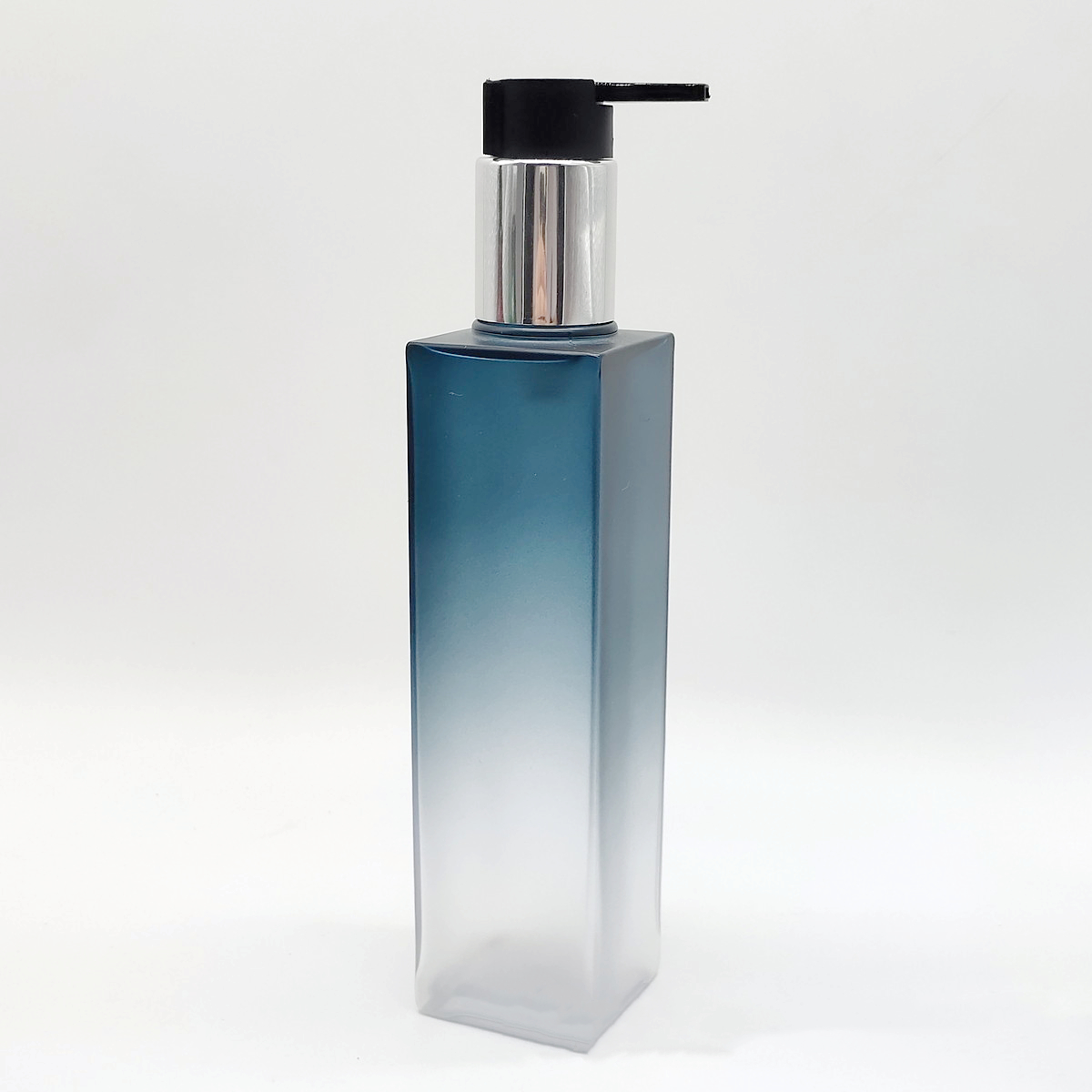 150ml 200ml Luxury Frosted Blue Gradient Square Perfume Spray Bottle Shampoo Lotion Toner Bottle with Black Cap Pump Dispenser