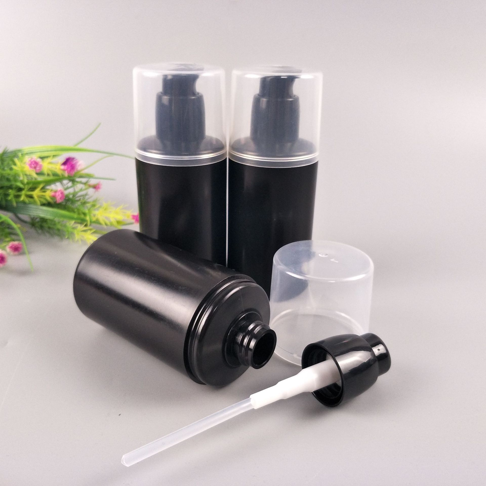 Customize Luxury Empty Plastic Foam Lotion Pump Bottle 30 50 100ml Cosmetics Face Skin Care Airless Bottle With Lotion Pump