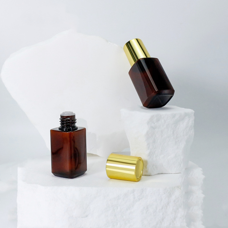 8ml 15ml essential oil bottles 20ml 30ml PET Plastic Amber Toner Perfume Serum Essence Cosmetic Sample Bottle With Nese Gold Lid