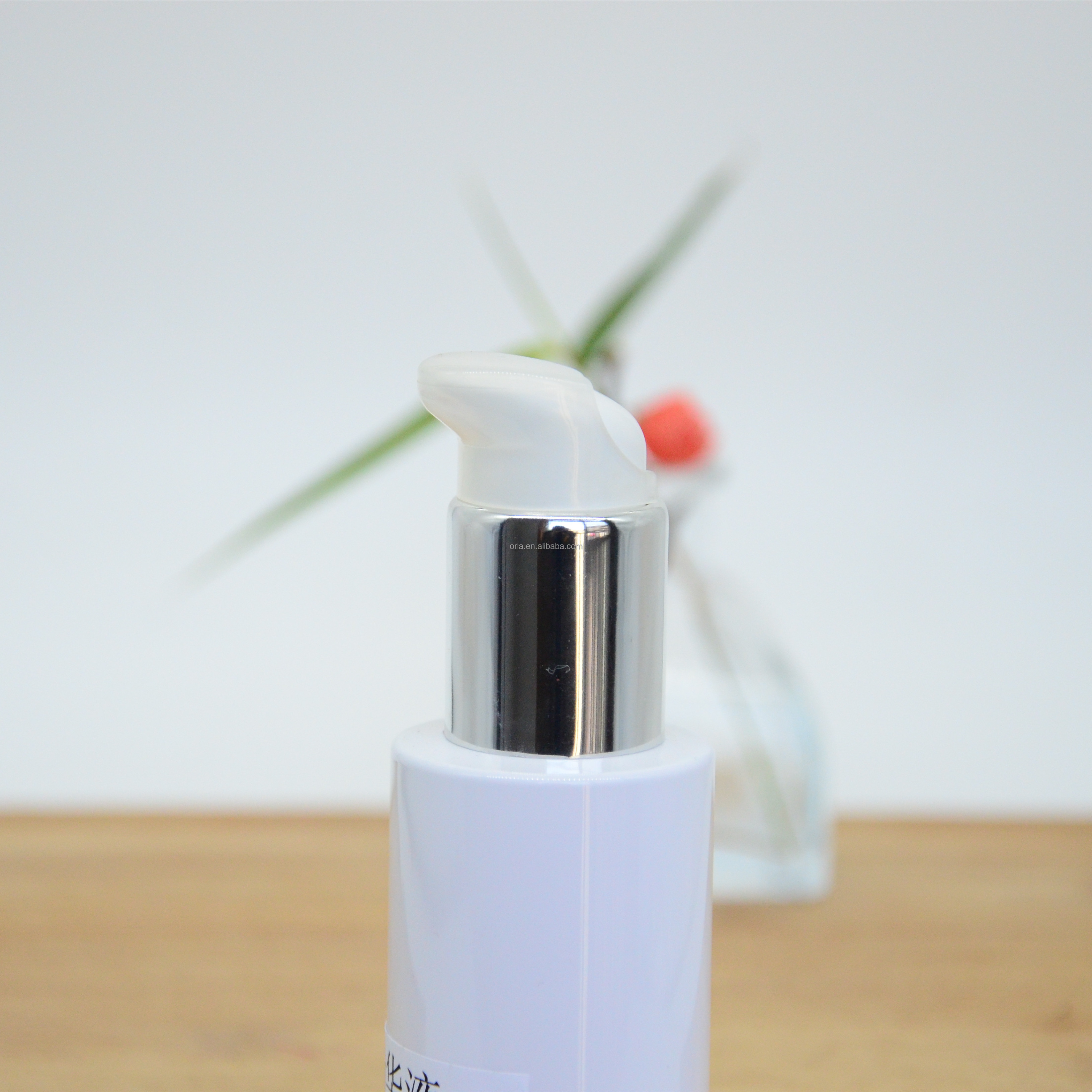 Factory Wholesale White Pet Plastic Round Bottle With pump for cosmetic skincare cream serum oil makeup packing
