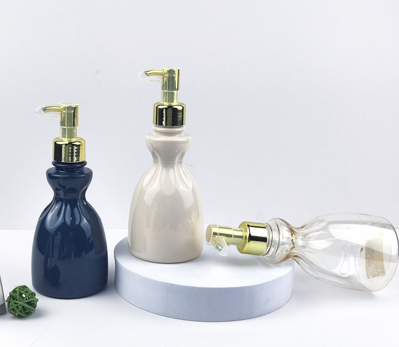 Unique 300ml High-end Body Lotion Bottle Slim Waist Body Shower Gel Shampoo Bottle Hotel Press lotion pump bottle with gold top