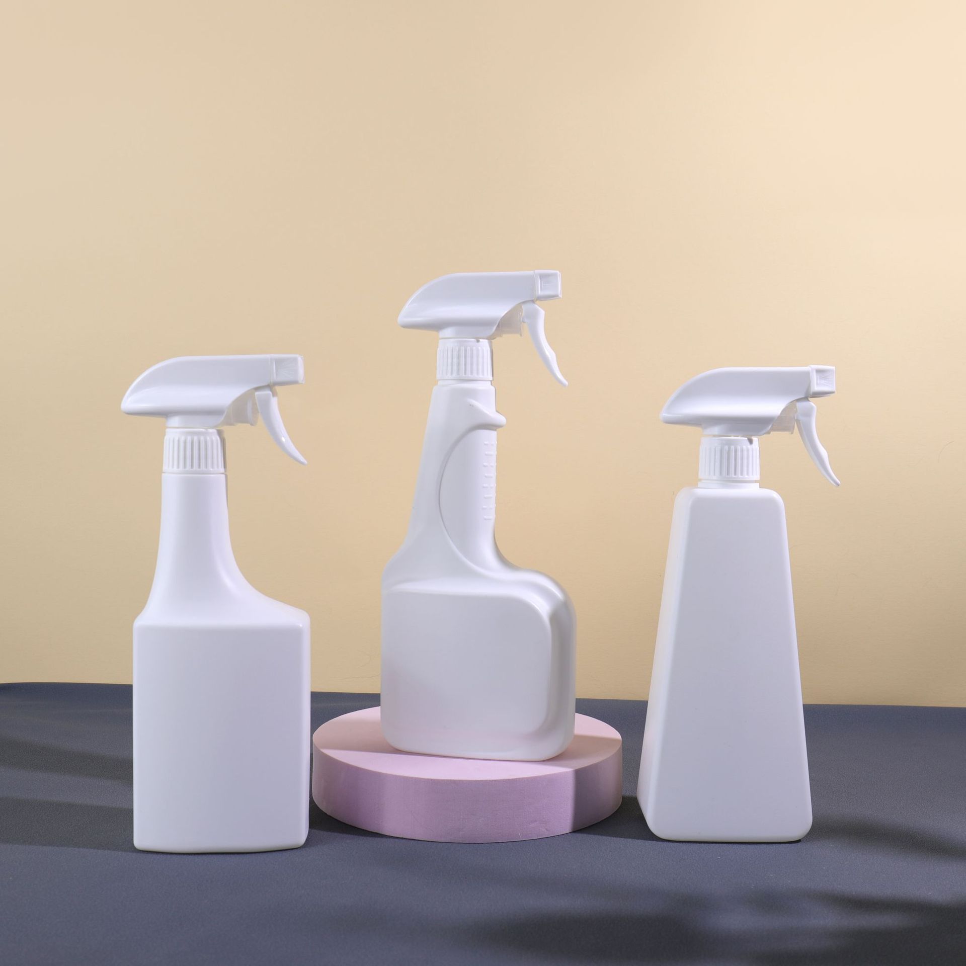 500ml White Trigger Spray Bottle for Cleaning solutions Auto Details plants pet vinegar BBQ and rubbing alcohol