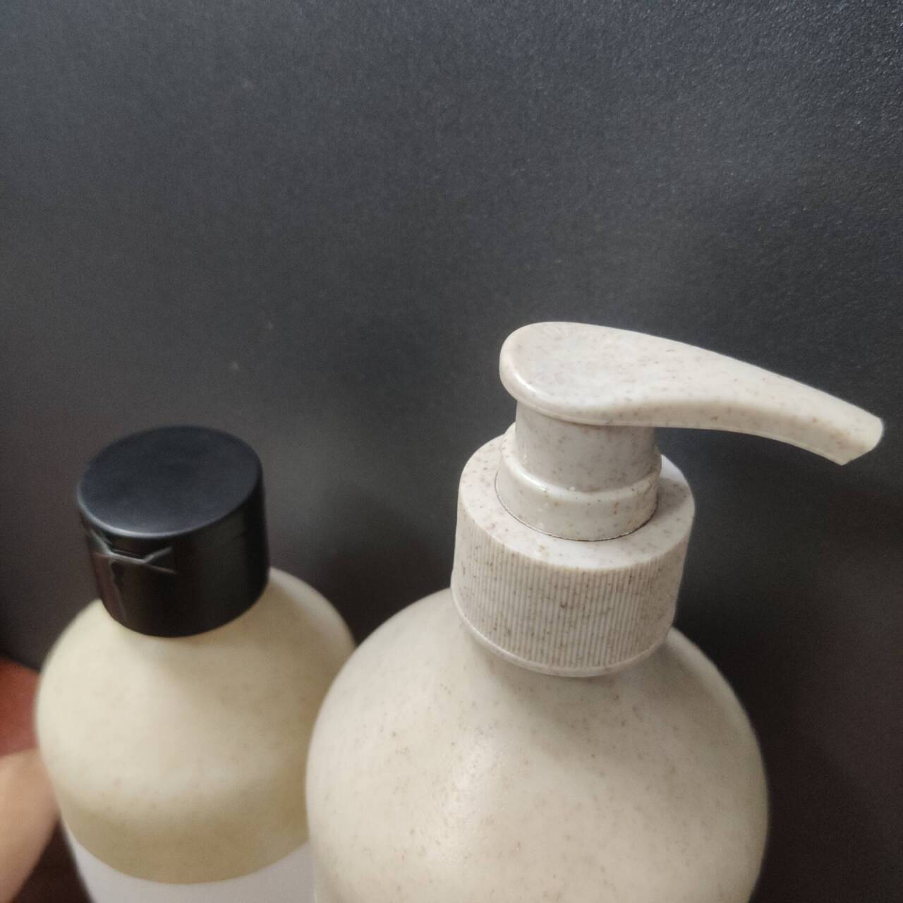 Eco Wheat Straw Shampoo Lotion Bottle Brown Customize Plastic Pump Bottle Cosmetic Cream Jar  250ml 300ml 400ml 500ml