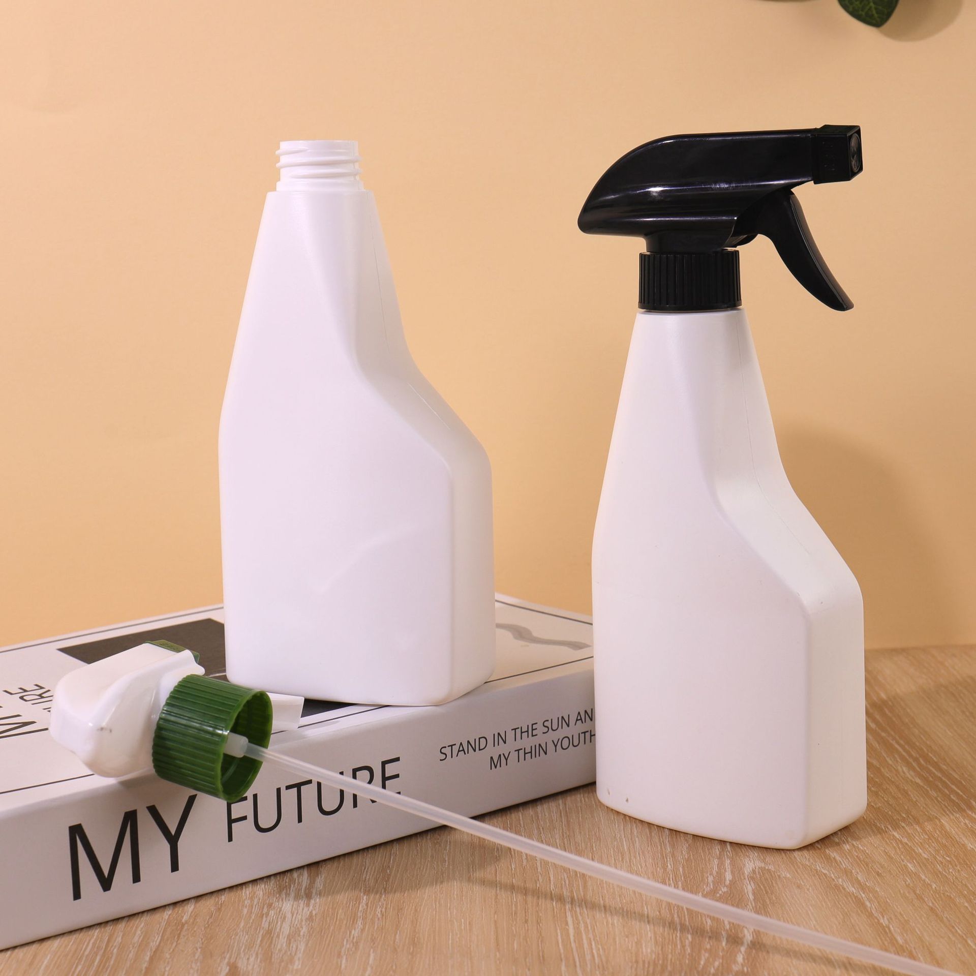 Customized 300ml White Empty Plastic Bottle  Trigger Spray Pet Bottle For Kitchen Cleansing