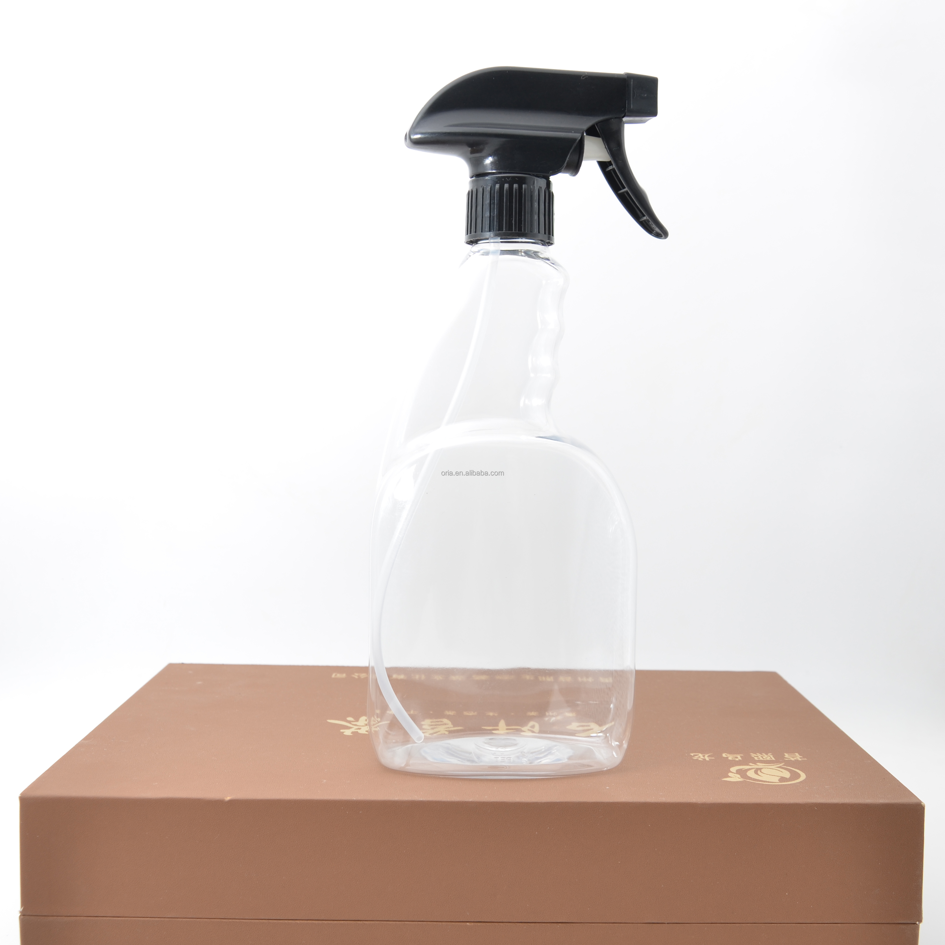 Wholesale Color 500ml 16oz round plastic Black trigger spray bottle sprayer bottle kitchen toilet cleaning spray bottle