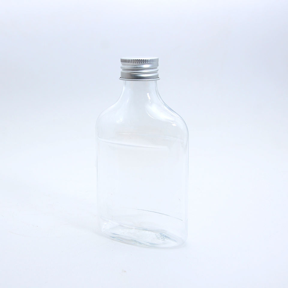 200ml 350ml 500ml Sloped Flat Shoulder Liquor Wine Whisky Bottles Clear PET Plastic Hip Flask Empty Cold Brew Bottles Metal Cap