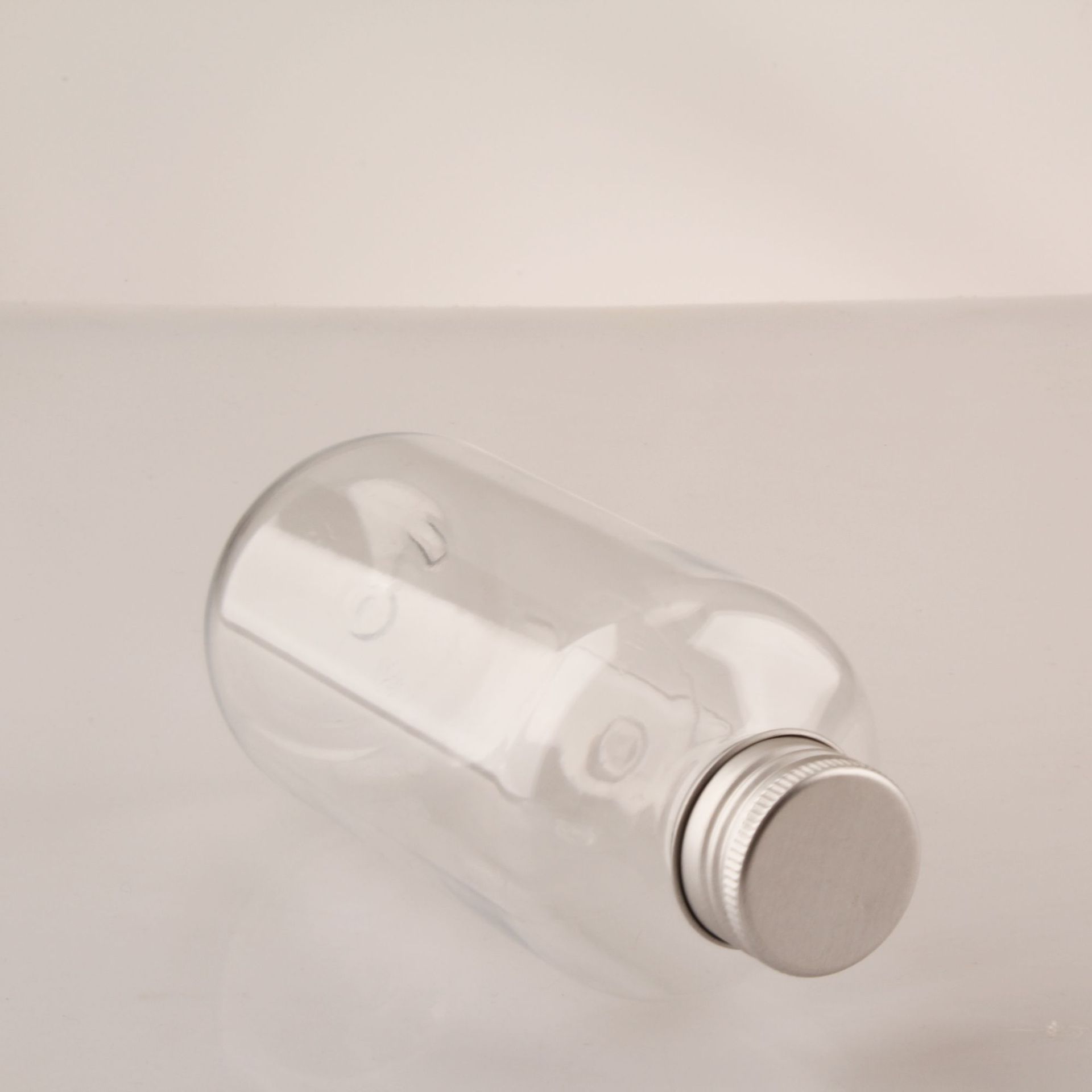 PET Round Shoulder White Clear 250ml 300ml 500ml Empty Shower Gel Body Wash Shampoo Bottle with Screw Lid