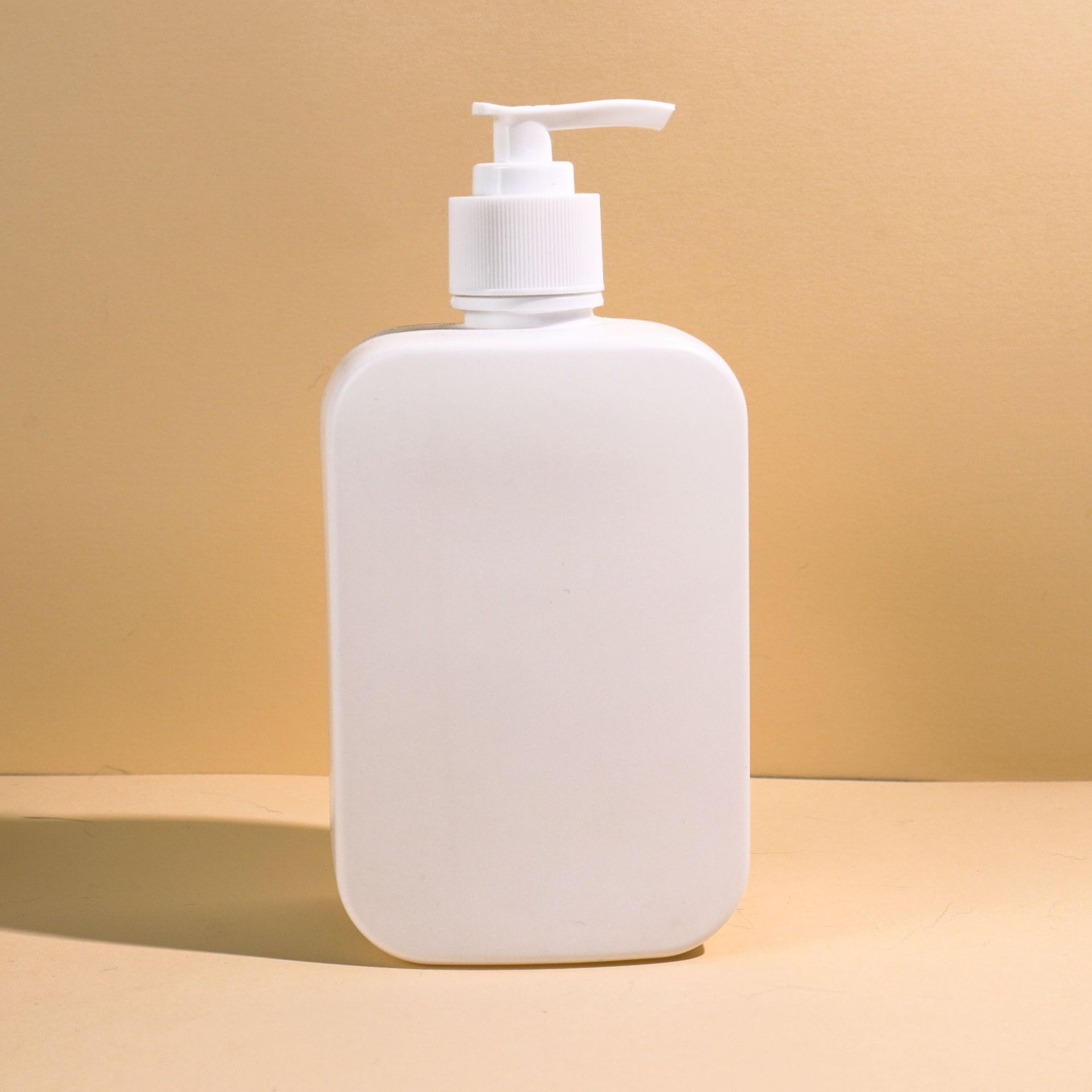 Factory Popular Round Cylinder Refill PE Plastic Pump Bottle 300ml 500ml Lotion Shampoo Bottle Liquid Soap Bottle