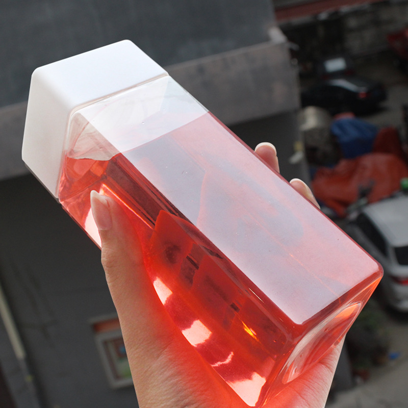 16oz 500ml 20oz 600ml Clear PET Plastic Square VOSS Water Bottle with Square Cap for Juice Milk Boba Tea Cup Beverage Wholesale