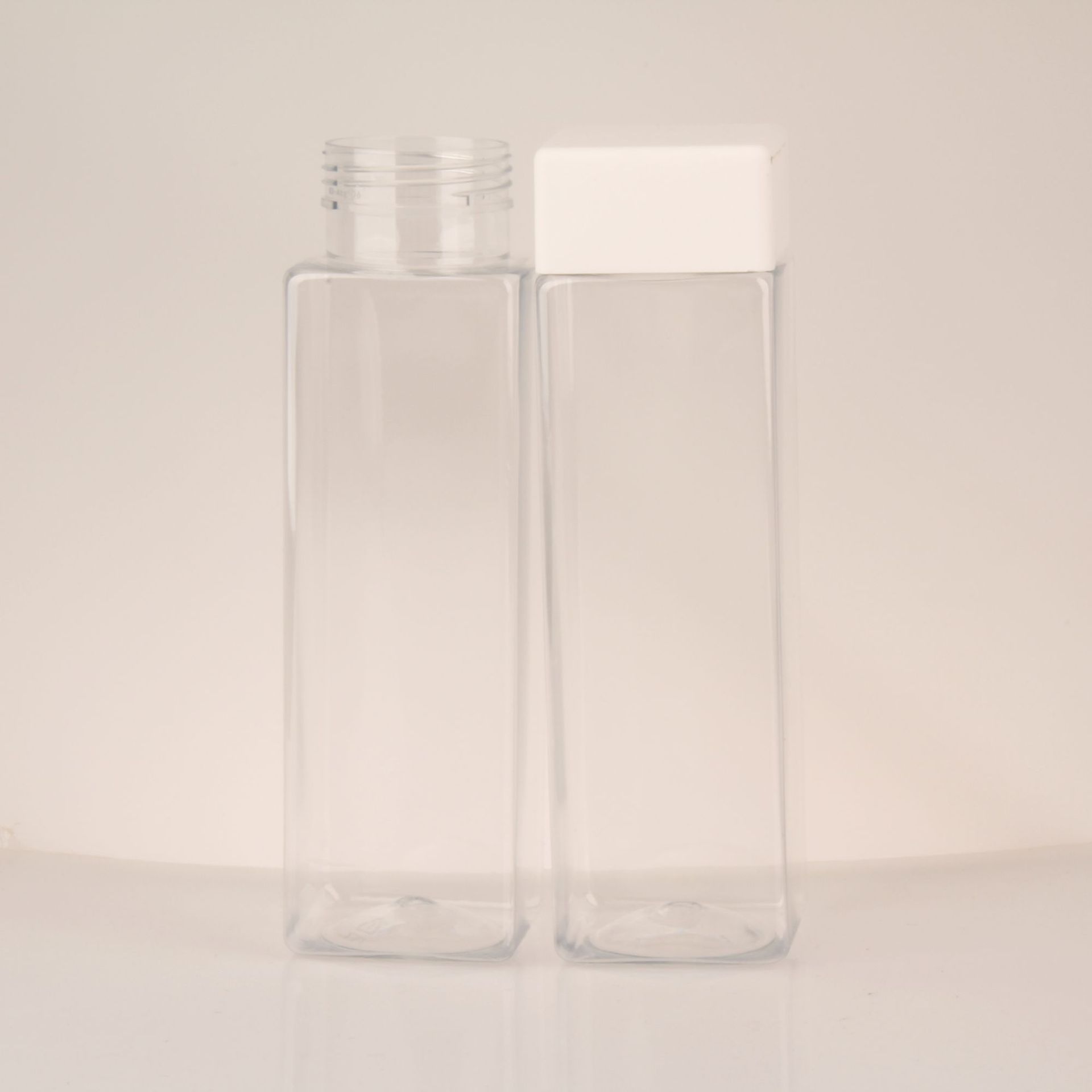 Customize Clear 200ml 250ml 300ml 350ml 400ml 450ml 500ml Bpa-Free PET Food Grade Square and Round Juice Plastic Bottle With Cap
