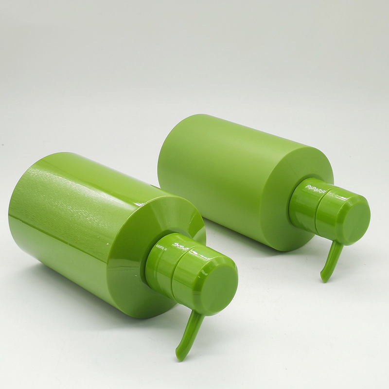 Color 250ml Shampoo and Conditioner Bottles 300ml 350ml Plastic shower gel bottles 500ml with pump dispenser cap