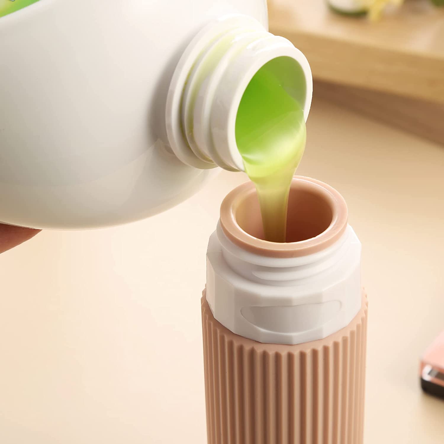 Travel Size 30ml 60ml 90ml silicone shampoo bottle 1oz 2oz 3oz sunscreen squeeze bottle Hair Oil Brush Applicator Bottle