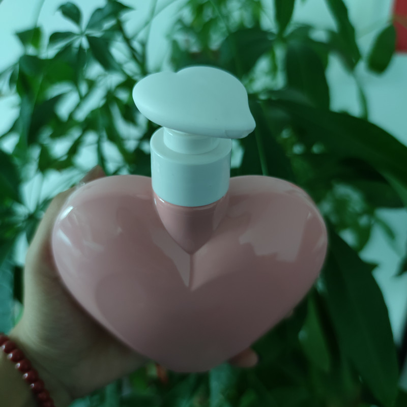 12oz400ml Empty Purple White Pink Love Heart Shape Lotion Bottle with Pump Shampoo Squeeze Bottle Body Wash Shower Gel Dispenser
