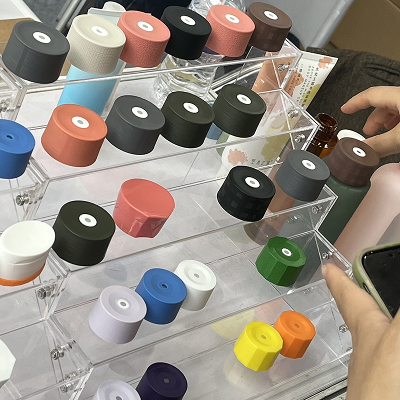 New Arrival Matte Rotating Lotion Cap 24/410 Toner Liquid Hollow Dispensing Plastic Lid Customize Two Colors Twist Off Cover