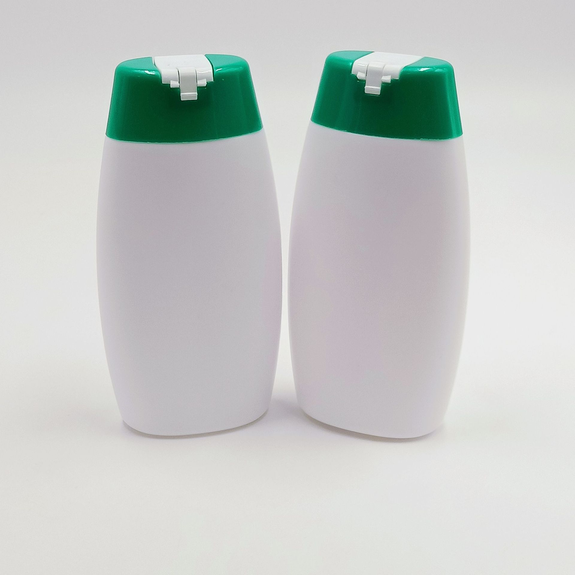 Flat Shape White HDPE bottles 200ml 400ml shampoo body wash Lotion Emulsion bottles with flip cap for kids Women Man