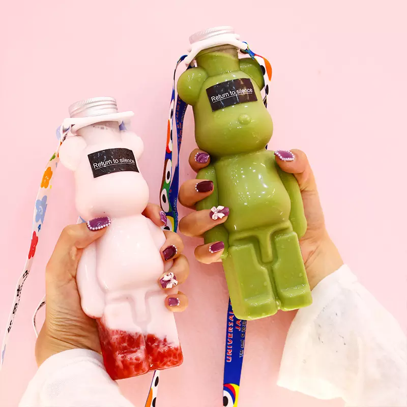 Plastic Bear Bottles Red Top Bear Brick Bottles 400ml 500ml 700ml 12oz 16oz 24oz Bubble Juice Drink Container Custom Boba Cups