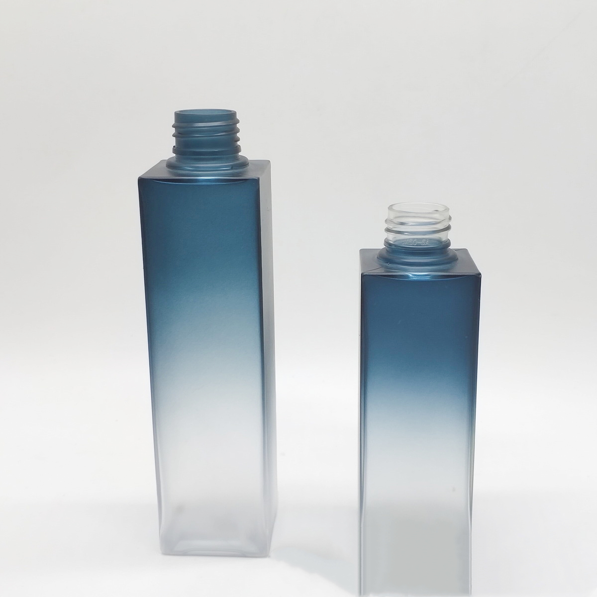 150ml 200ml Luxury Frosted Blue Gradient Square Perfume Spray Bottle Shampoo Lotion Toner Bottle with Black Cap Pump Dispenser