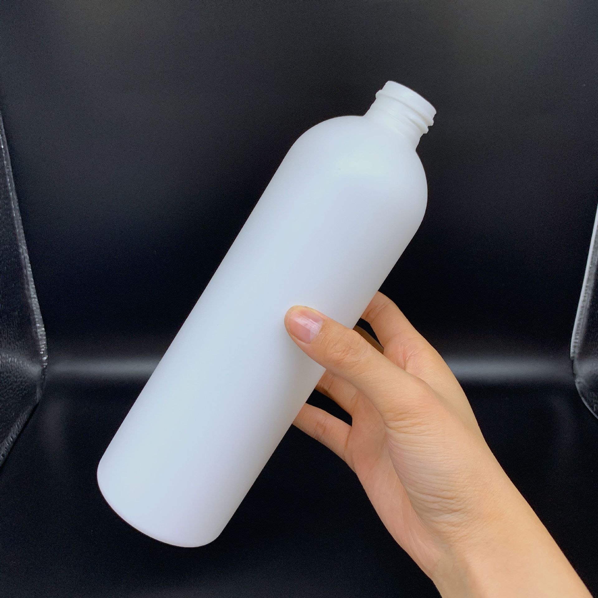 Custom design Plastic HDPE Round Chemical Spray Bottle 100ml 200ml 500ml 1000ml Fine Mist trigger spray bottle