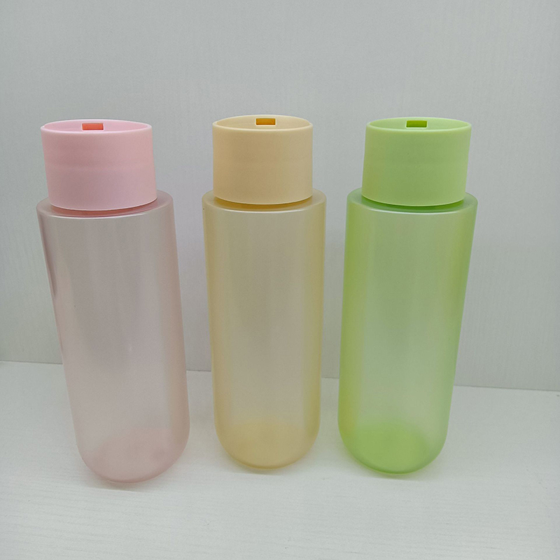 Soft Touch Pressure Pump 200ml 300ml 500ml Flat Shoulder Plastic Bottle Customize Cosmetic Packaging Semi Clear Squeeze Bottle