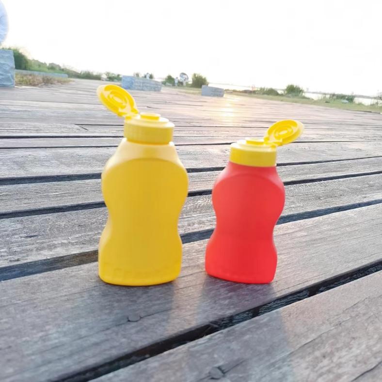 16 oz Clear PET Plastic Round Sauce Bottle with 38/400 Neck Black Ribbed PP Cap with Liner for Ketchup Marinades Dressings