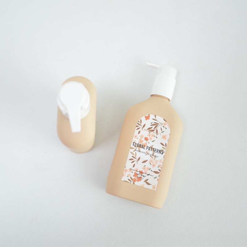 300ml PET Plastic Body Lotion Pump Bottle Dispenser Flat Shampoo Soft Touch Cosmetic Manufacturer Packaging Screen Printing