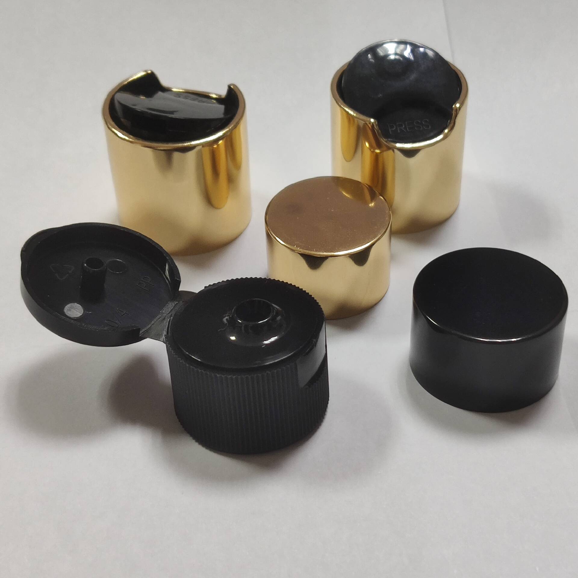 Shampoo Lotion Bottle 100ml 120ml 250ml 500ml Amber Black Matte Clear Plastic Body Toner Lotion Bottles with gold disc cap