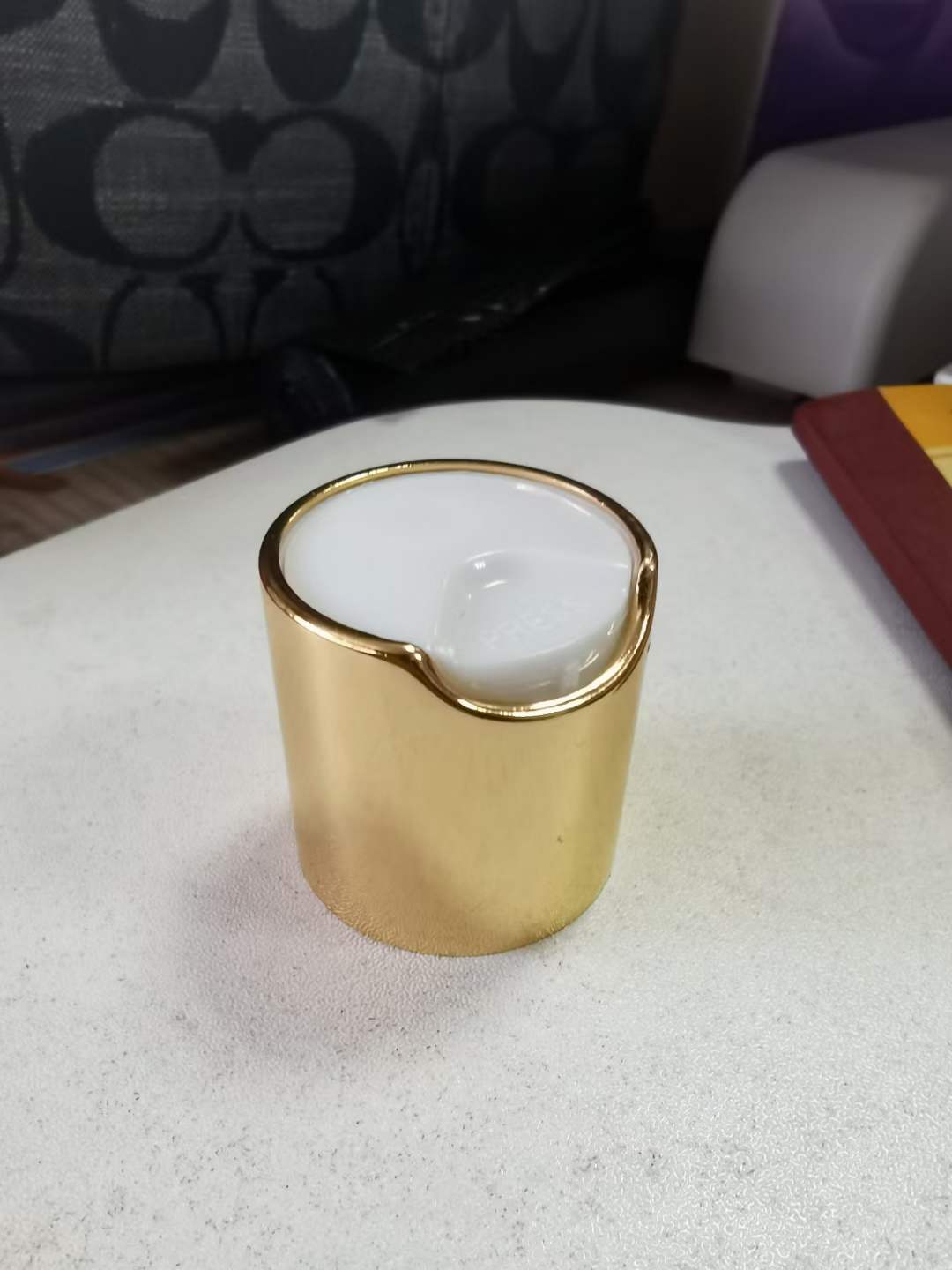 200ml 300ml Square shape lotion bottle with gold screw cap