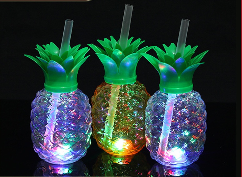 Wholesale 500ml/16oz pineapple plastic bottle strawberry pineapple plastic water bottle cactus pineapple shape plastic bottle