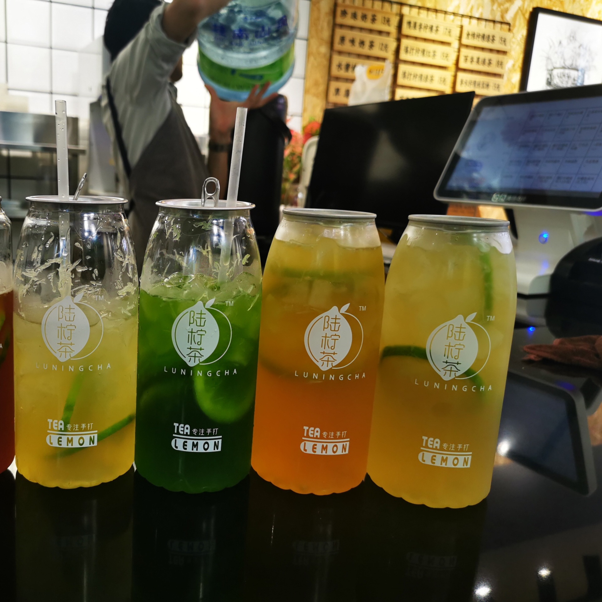 500ml 650ml 700ml 1000ml Plastic Soda Can Wholesale PET Cans for Drinks Coffee Juice Beverage with Seamer Machine