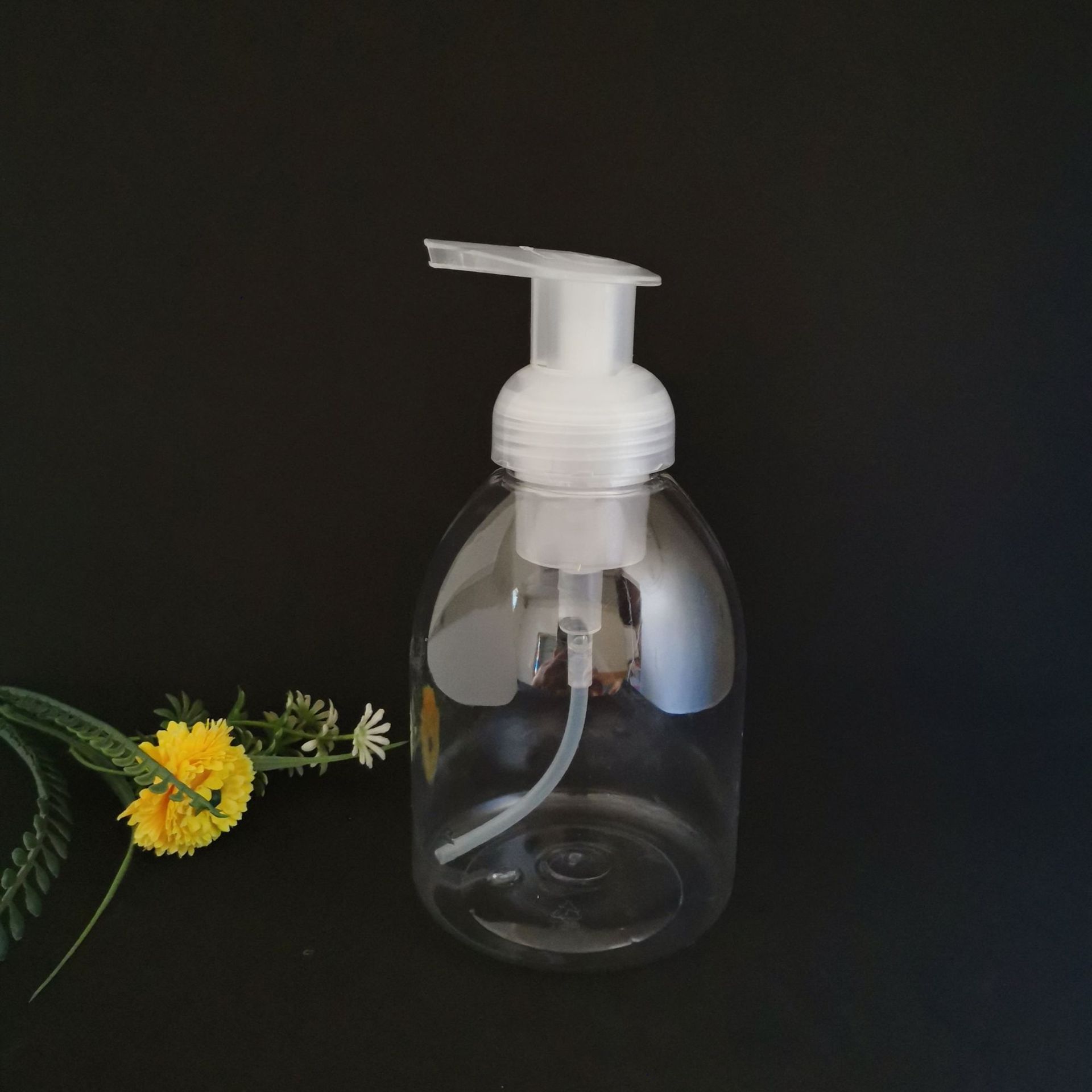 Foam Pump Bottle 250ml 300ml 500ml Eco Friendly Cosmetic Foam Pump Bottle Clear Round Customized Soap Liquid Foam Packaging