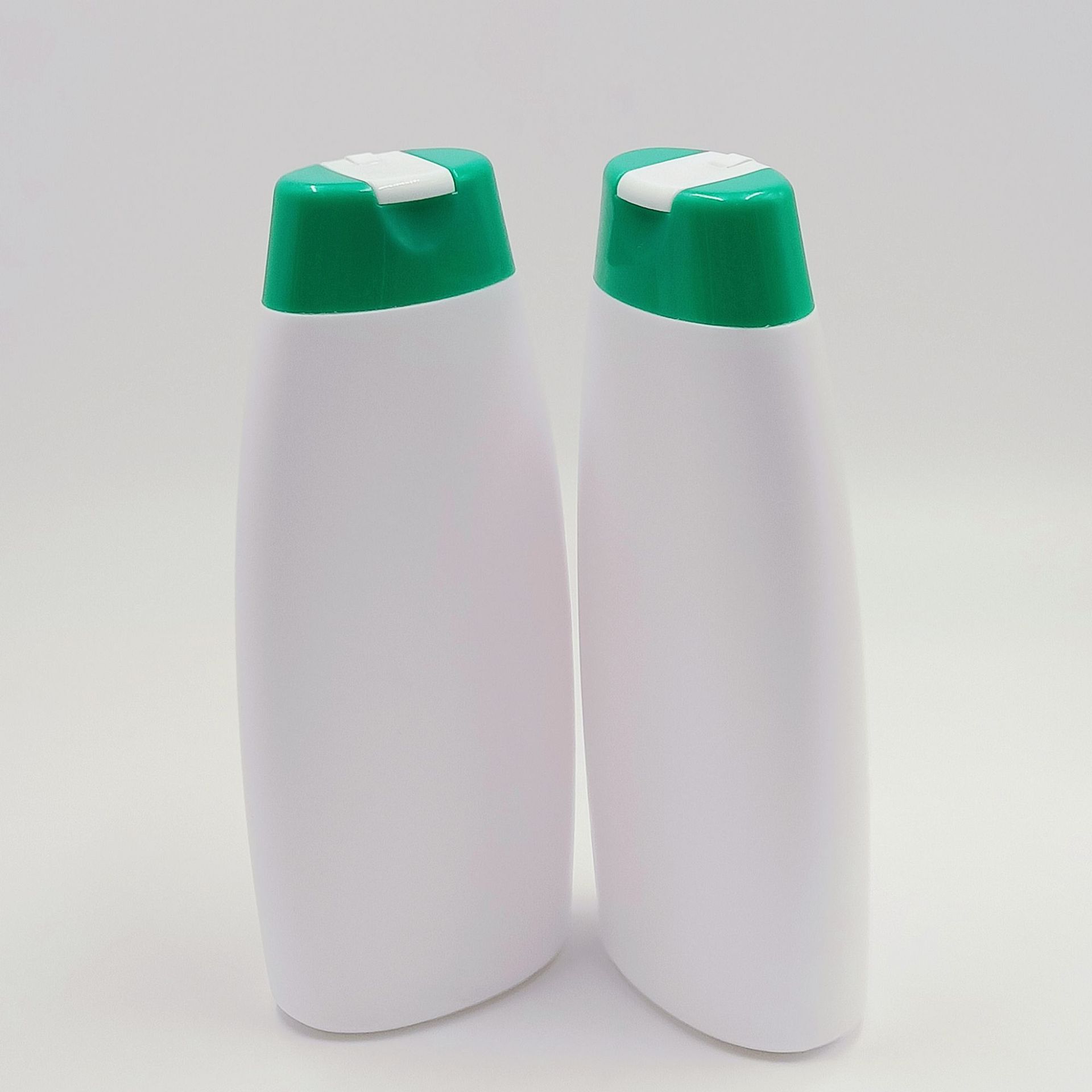 Flat Shape White HDPE bottles 200ml 400ml shampoo body wash Lotion Emulsion bottles with flip cap for kids Women Man