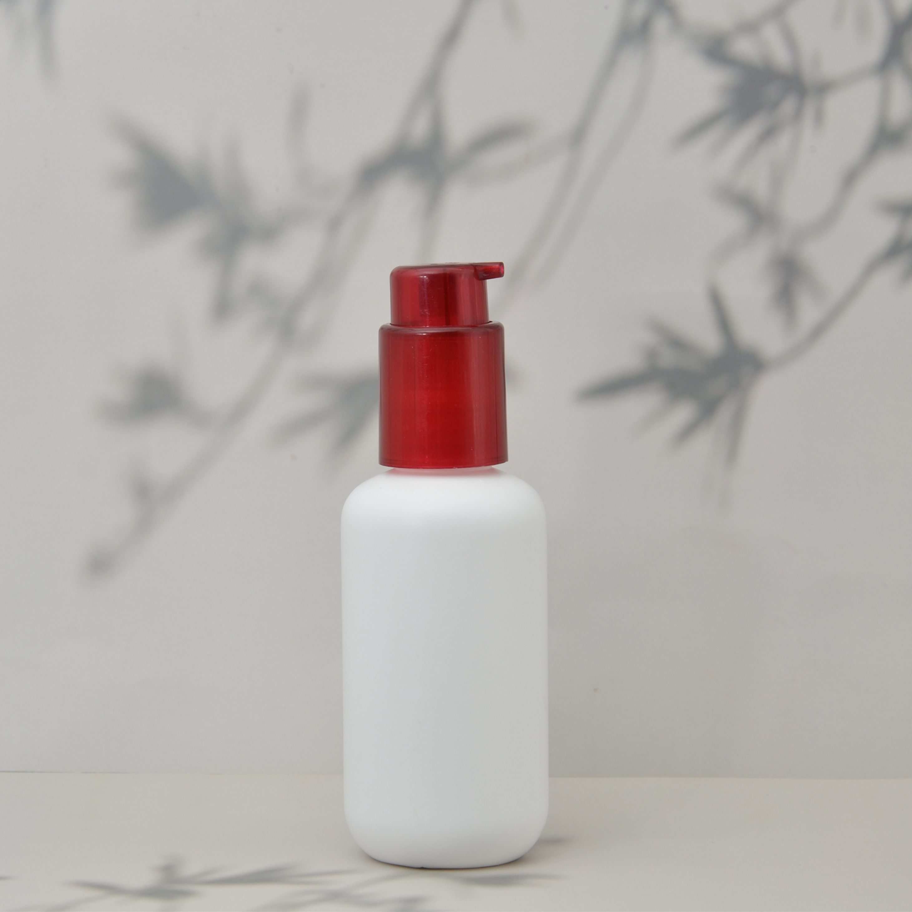 Luxury Unique 120ml Matte Black Lotion Pump Spray Bottle Essential Oil Liquid Serum Pump Bottle PP PET Plastic Airless Bottle