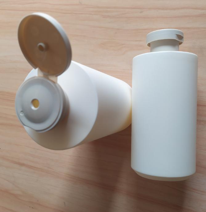 Matte 350ml 450ml 500ml 700ml HDPE Flat Shoulder Body Milk Shampoo Bottle With Pump Dispenser Flip Top Cap Lotion bottle