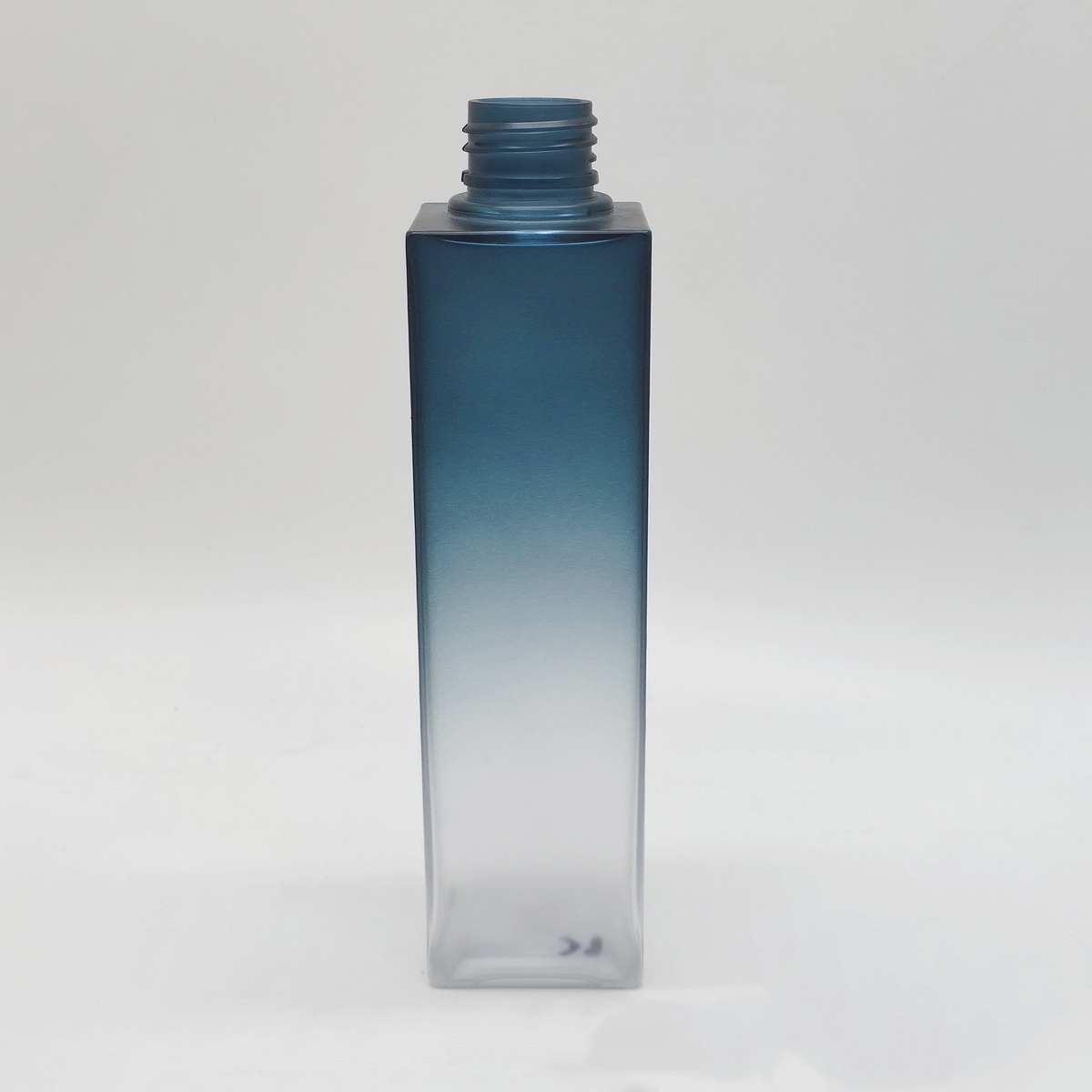 150ml 200ml Luxury Frosted Blue Gradient Square Perfume Spray Bottle Shampoo Lotion Toner Bottle with Black Cap Pump Dispenser
