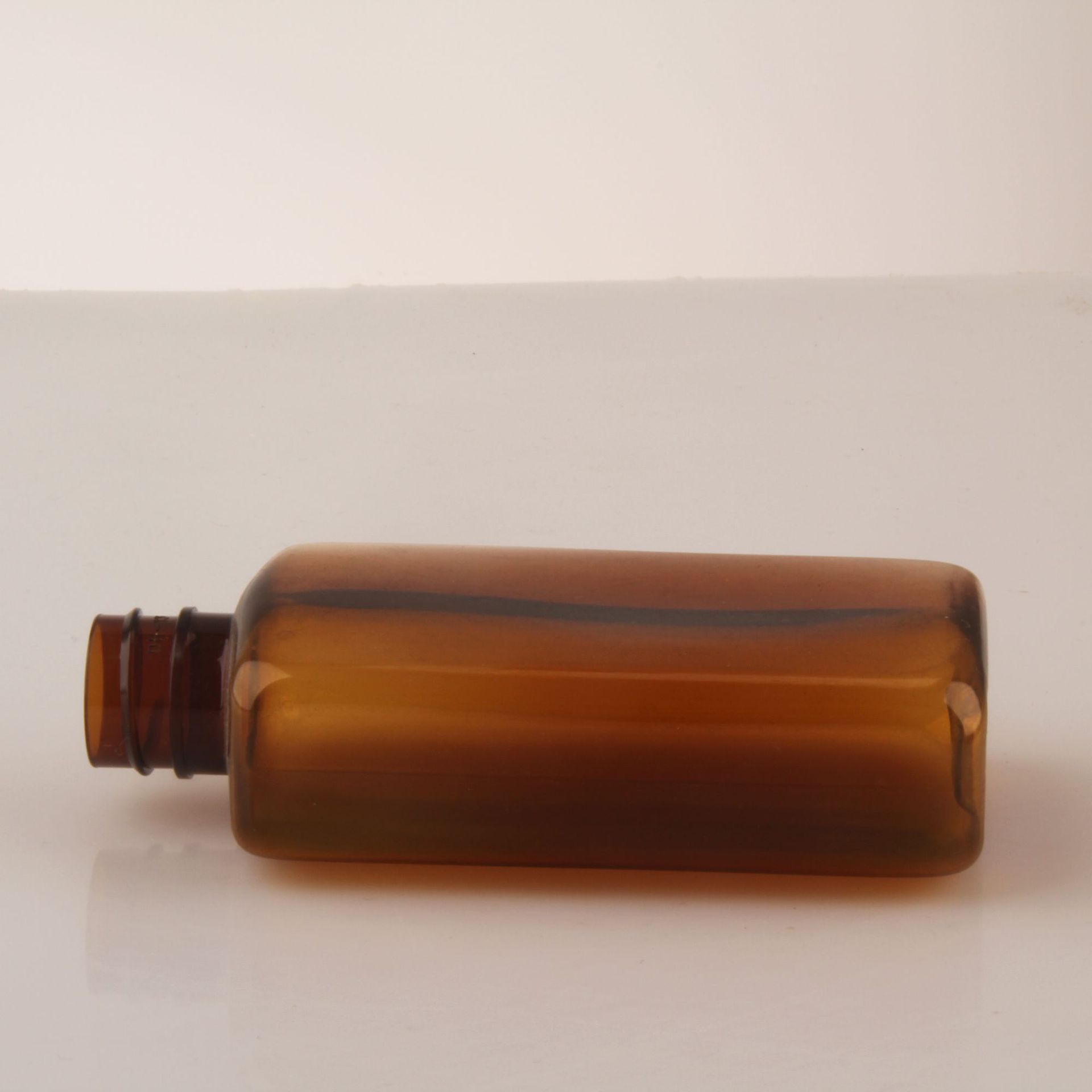 250ml 300ml 500ml Empty Round Plastic Shampoo Bottle Gold Press Cap Washing Cleaning Packaging Bottles Aluminum Disc Top Cover