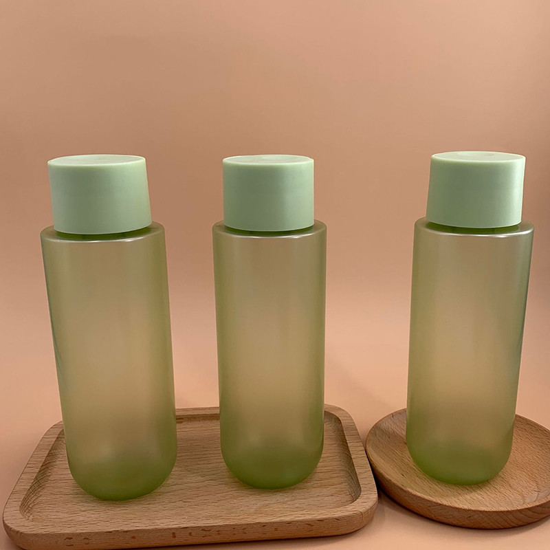 Soft Touch Pressure Pump 200ml 300ml 500ml Flat Shoulder Plastic Bottle Customize Cosmetic Packaging Semi Clear Squeeze Bottle