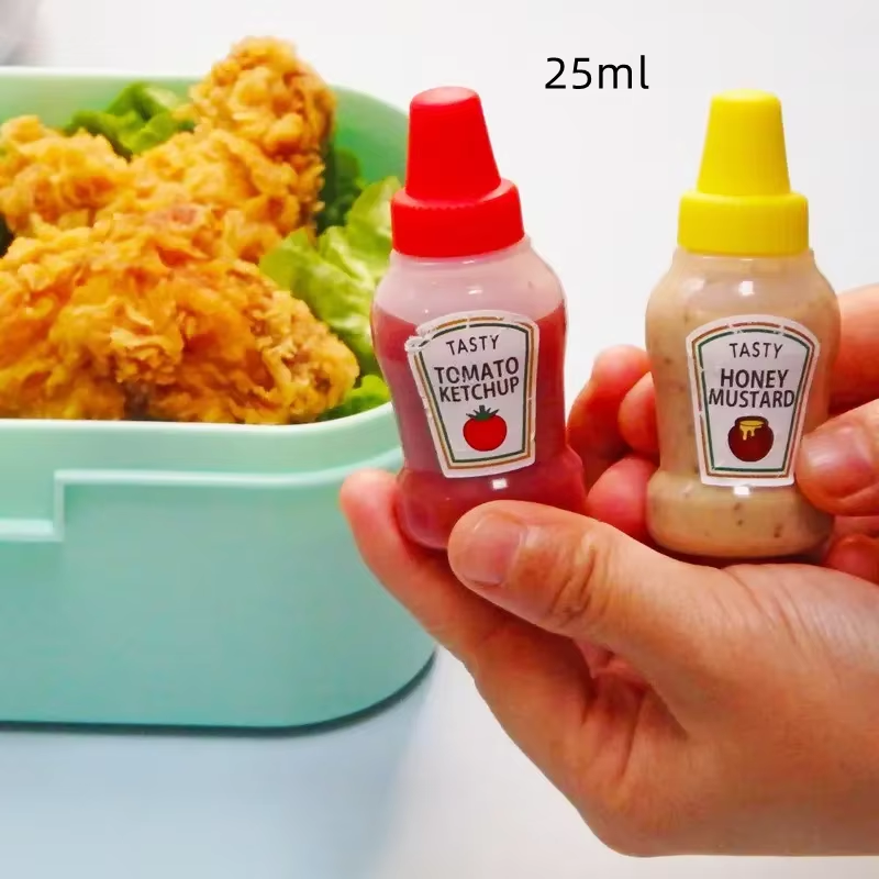Plastic 500 ml 16 oz Salad Banjo Bottle for Syrup Ketchup Salad Sauce Squeeze Bottles and Containers with Black Flop Top