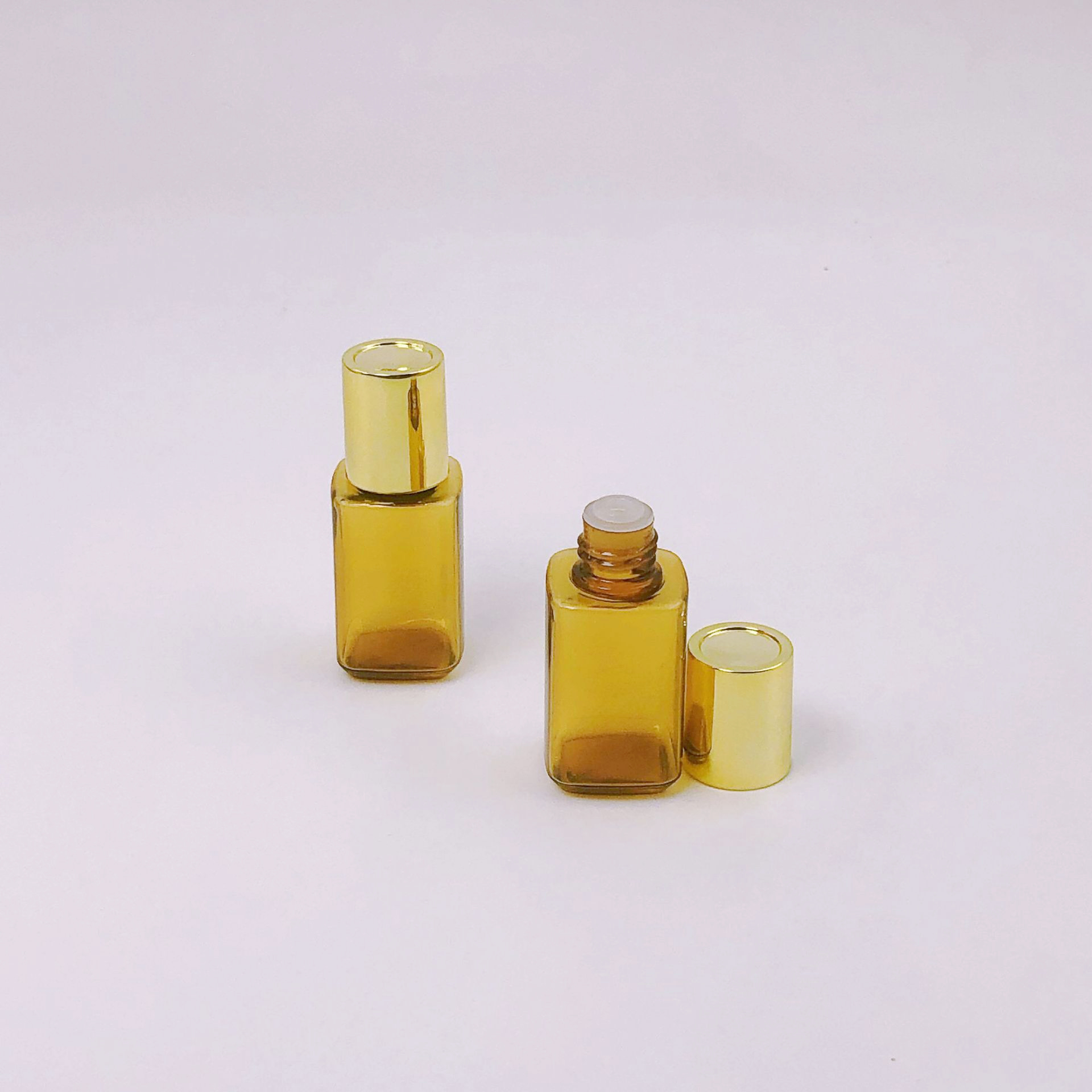 Luxury Square 15ml 30ml Cosmetic essential oil bottles Sample Bottle With Gold Lid Toner hair oil packaging bottle