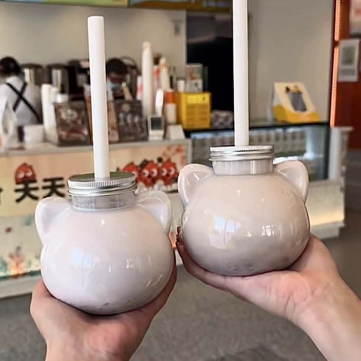 550ml Wholesale Cat Animal Shaped transparent PET Juice Bottles Plastic Juice Bottles for Milk Coffee