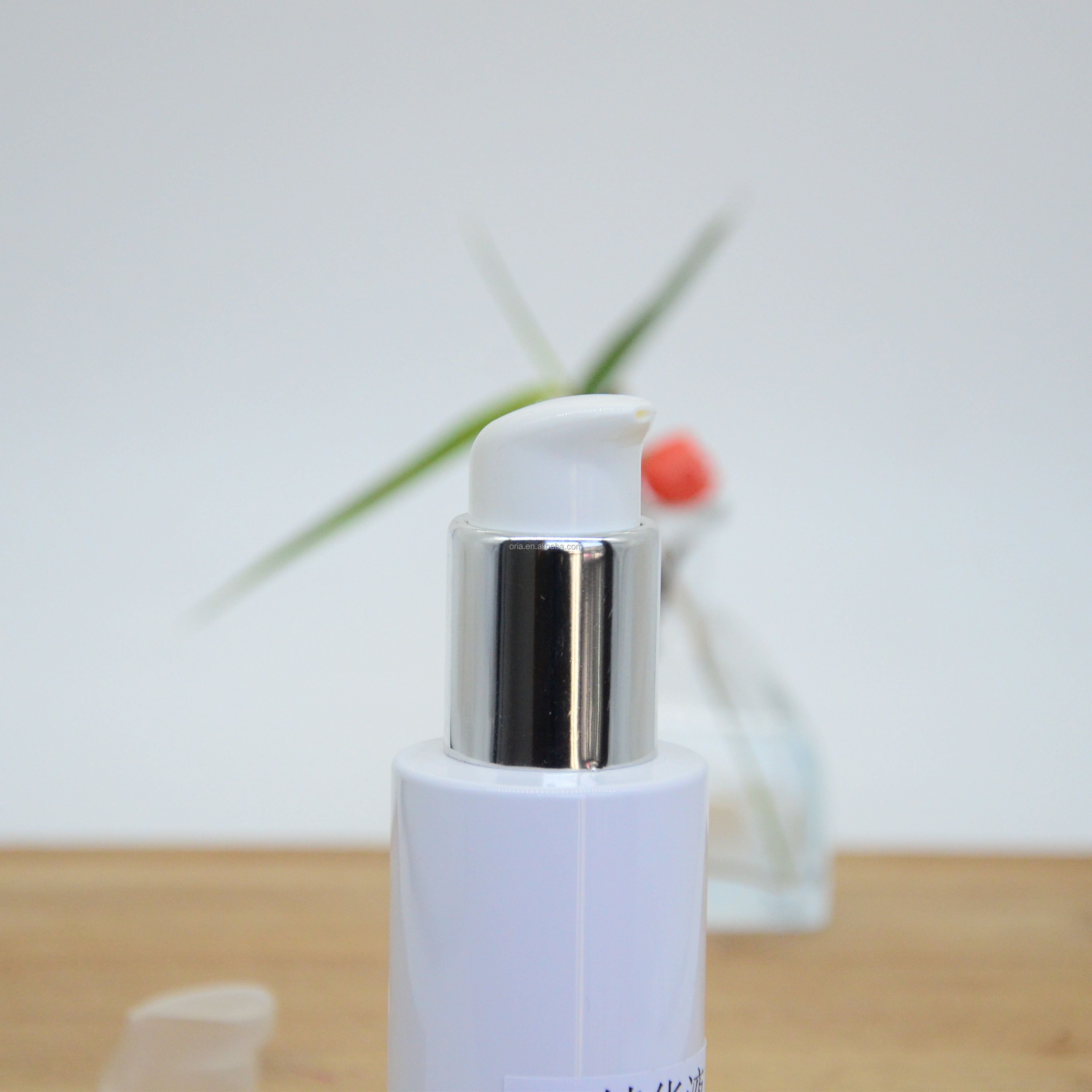 Factory Wholesale White Pet Plastic Round Bottle With pump for cosmetic skincare cream serum oil makeup packing