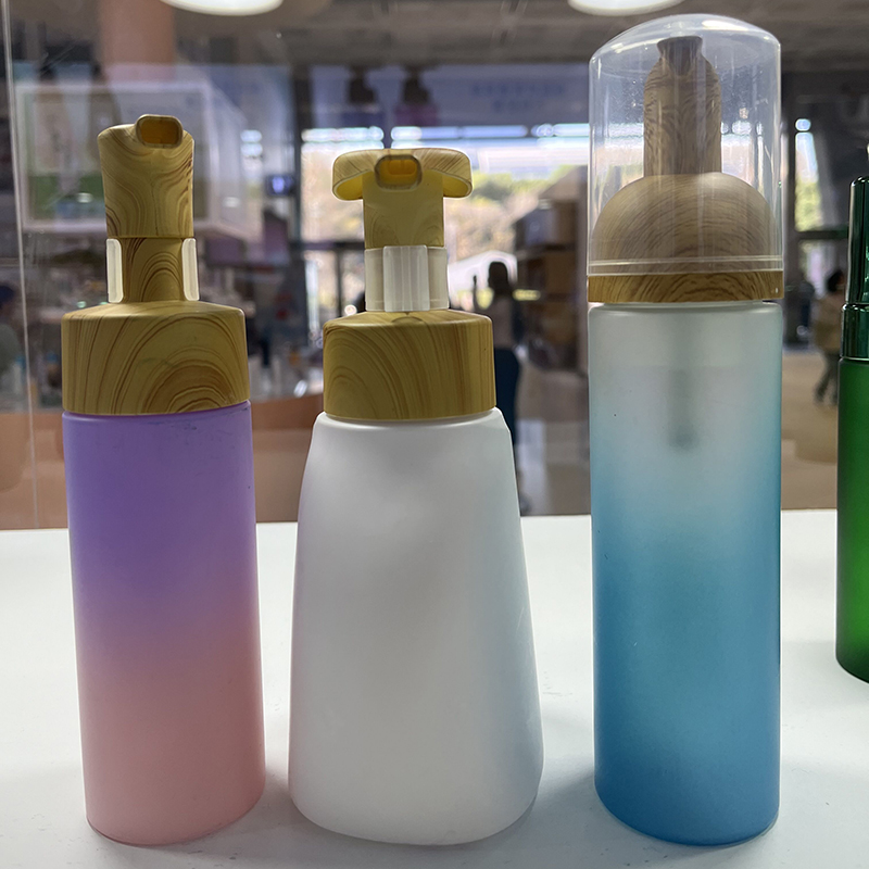 Foaming Bottle 50ml 100ml 150ml 200ml 250ml 300ml PET Cosmetic Liquid Soap Dispenser Face Clean Lotion Package with Gold Pump