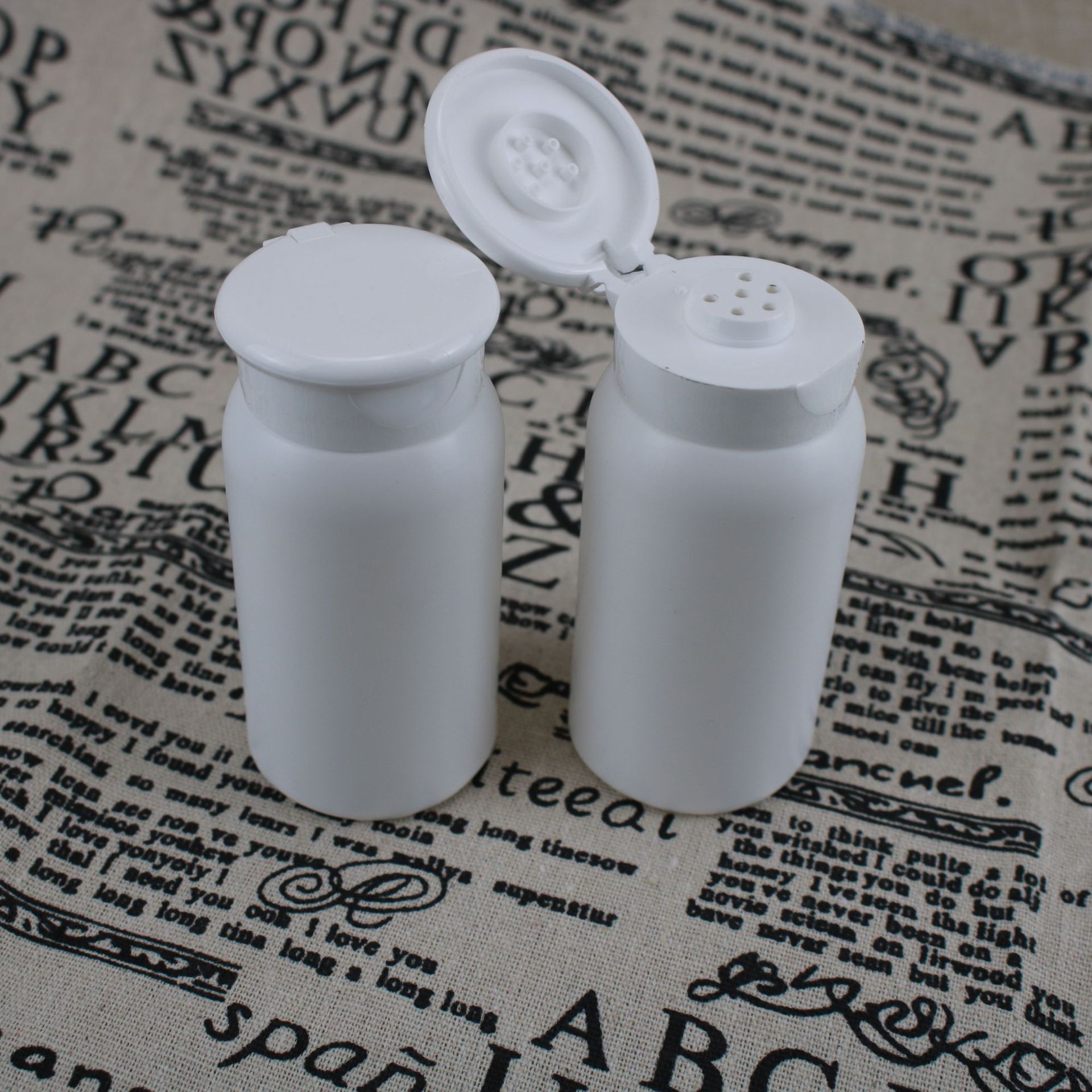 Cosmetic Powder Bottle 50g 100g 200g 100ml 150ml HDPE White Baby Kids Body Talcum Powder Bottle Spice Seasoning Bottle Shaker