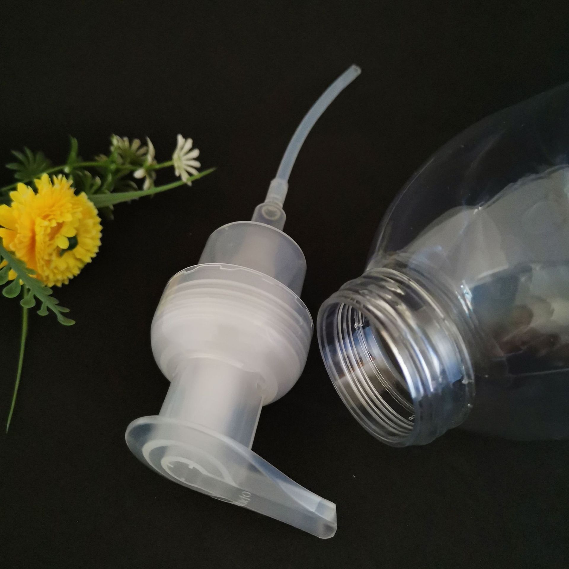 Foam Pump Bottle 250ml 300ml 500ml Eco Friendly Cosmetic Foam Pump Bottle Clear Round Customized Soap Liquid Foam Packaging