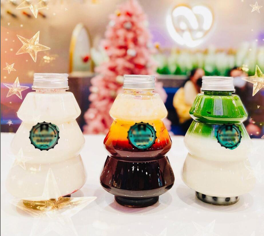 Christmas Tree Shaped plastic juice Bottle 200ml 300ml 500ml Christmas gift cute snowman bottle for milk tea coffee bottle