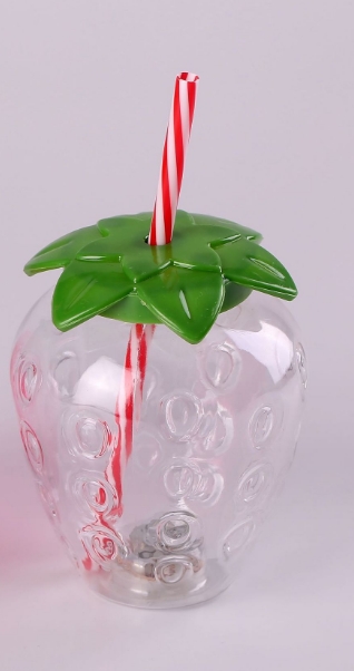 Plastic pink clear strawberry with lid and key chain 500ml Plastic Juice Milk Coffee Beverage Bottles