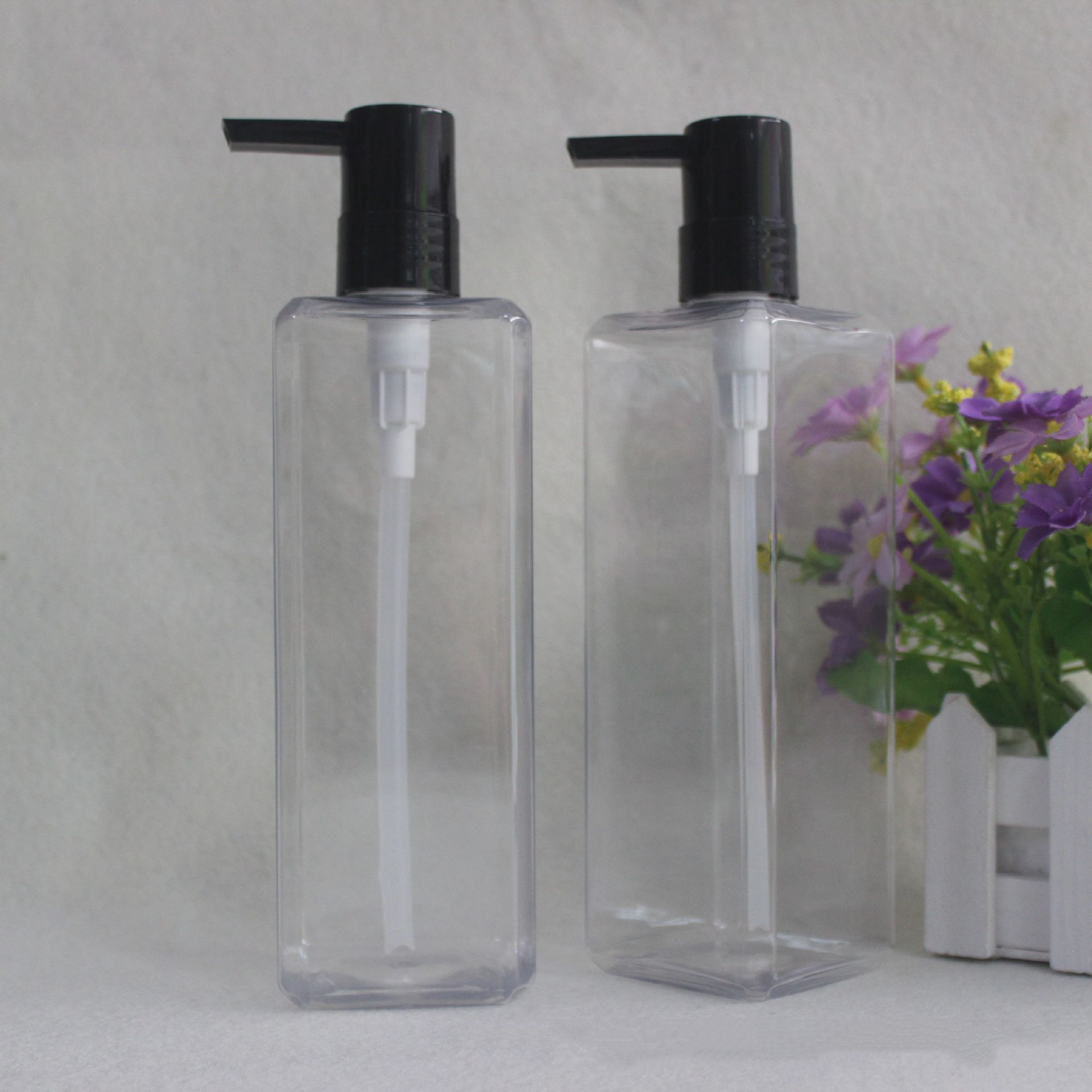 250ml 300ml 500ml Boston Round Hand Shampoo Bath Lotion Bottles Set Plastic Pump Bottle Customize Cosmetic Hotel Packaging