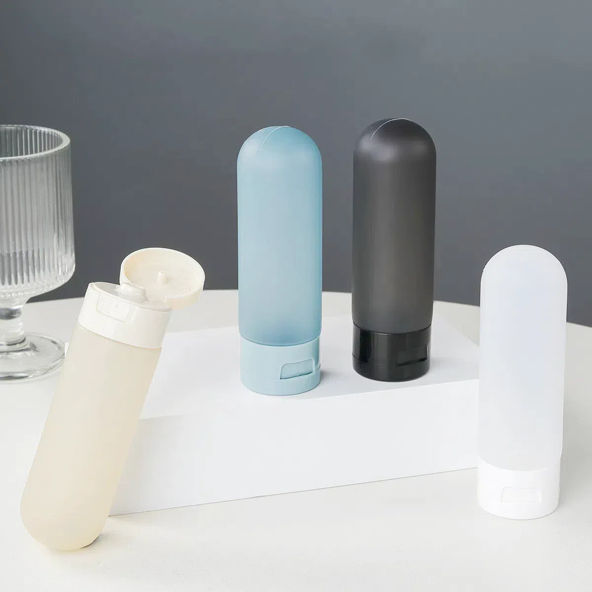 Travel Bottles 30ml 60ml 100ml Flip Top Cap Lotion Cream Soft Squeeze Tube Soft Touch Premium Texture Cosmetics Packaging Bottle