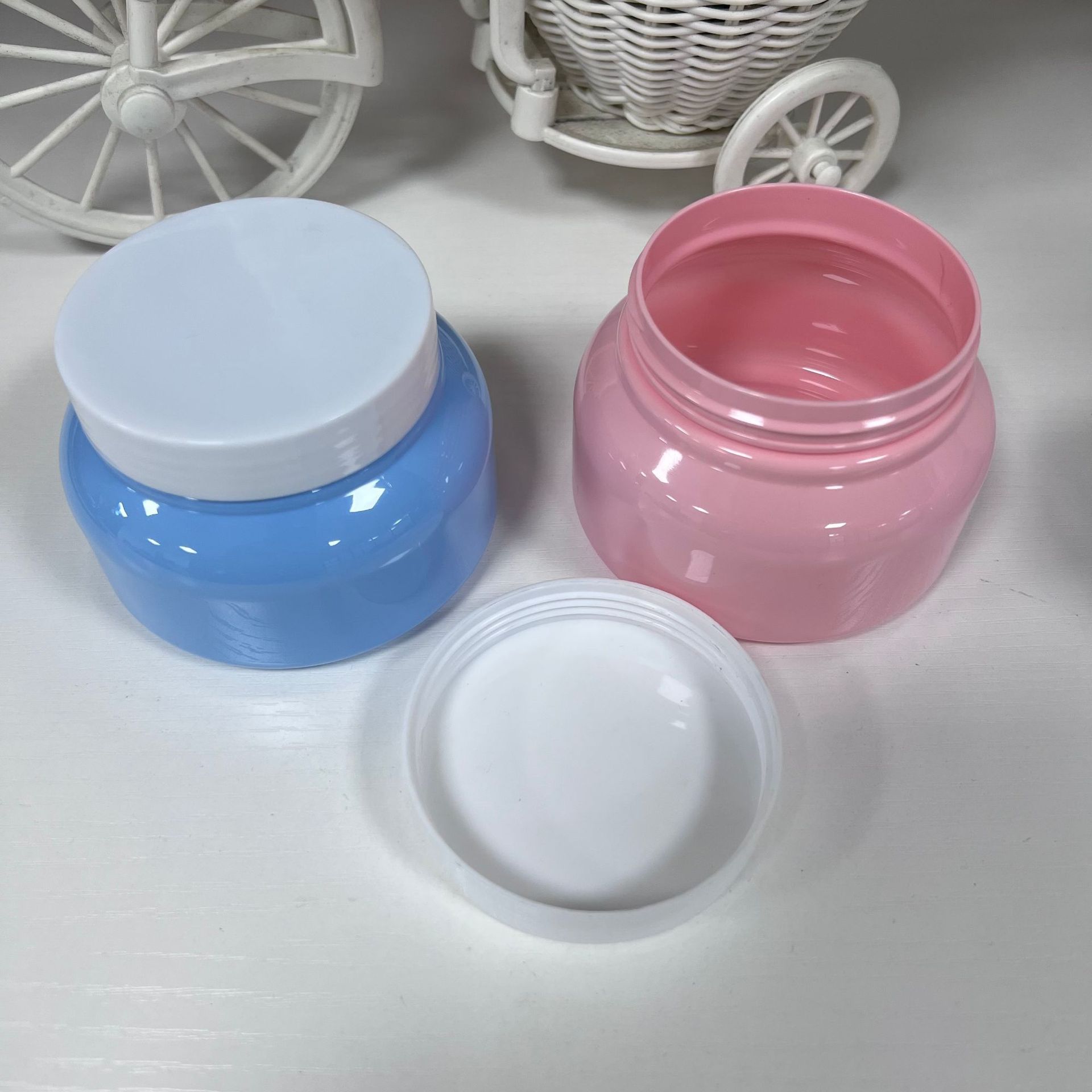 8oz plastic jars with lids for face mask scrub butter 200ml 250ml Pink Blue matte black plastic jar PET jar with screw lid 16oz