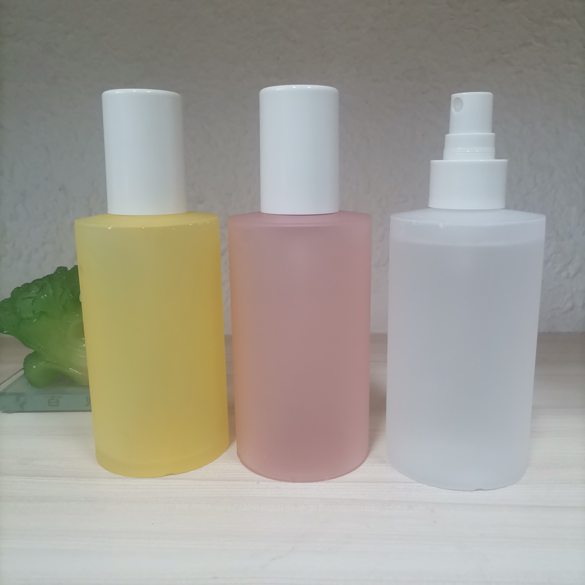 Wholesale 100ml skin care lotion bottle pet Flat shoulder lotion press pump bottle Plastic hydration setting spray bottle